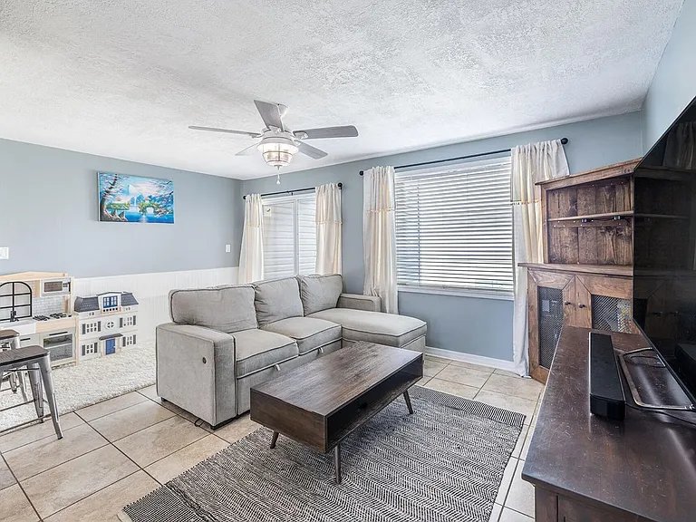 101 Old Ferry Rd #27B — Photo 6