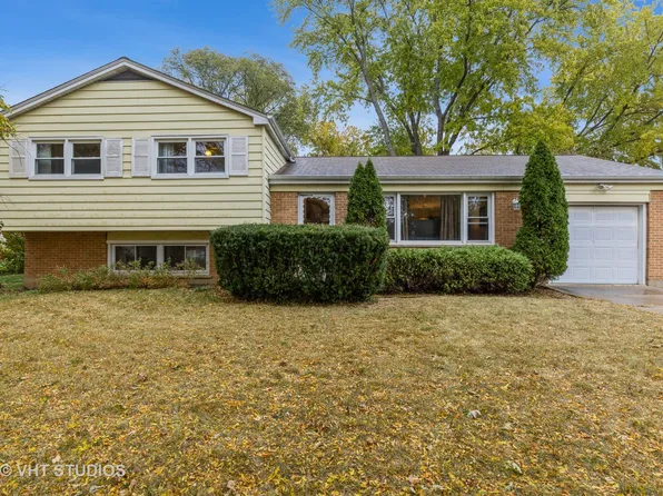 805 Coventry Ln, Crystal Lake, IL 60014