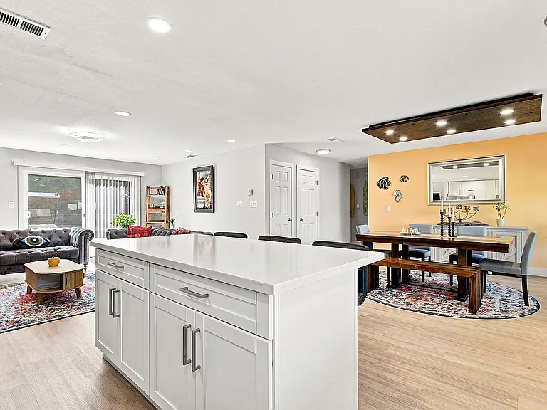 7001 Lynnetree Way — Photo 34