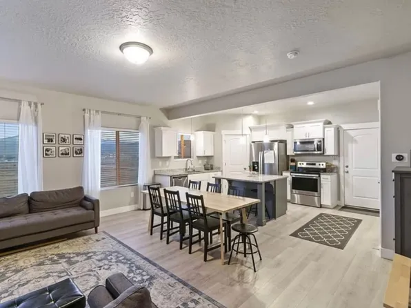 8620 N Cottonwood Aly, Eagle Mountain, UT 84005