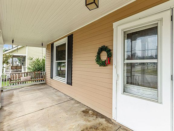 4th image of 805 Forest Ave