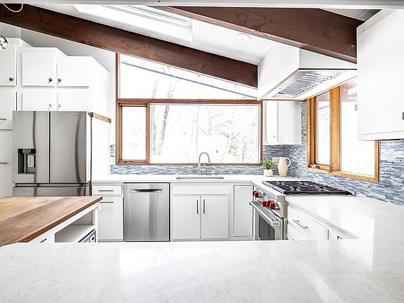 5th image of 134 Rangeley Rd