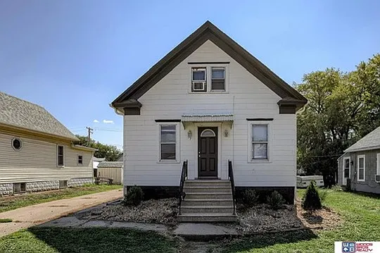 Building Photo - 717 New Hampshire St
