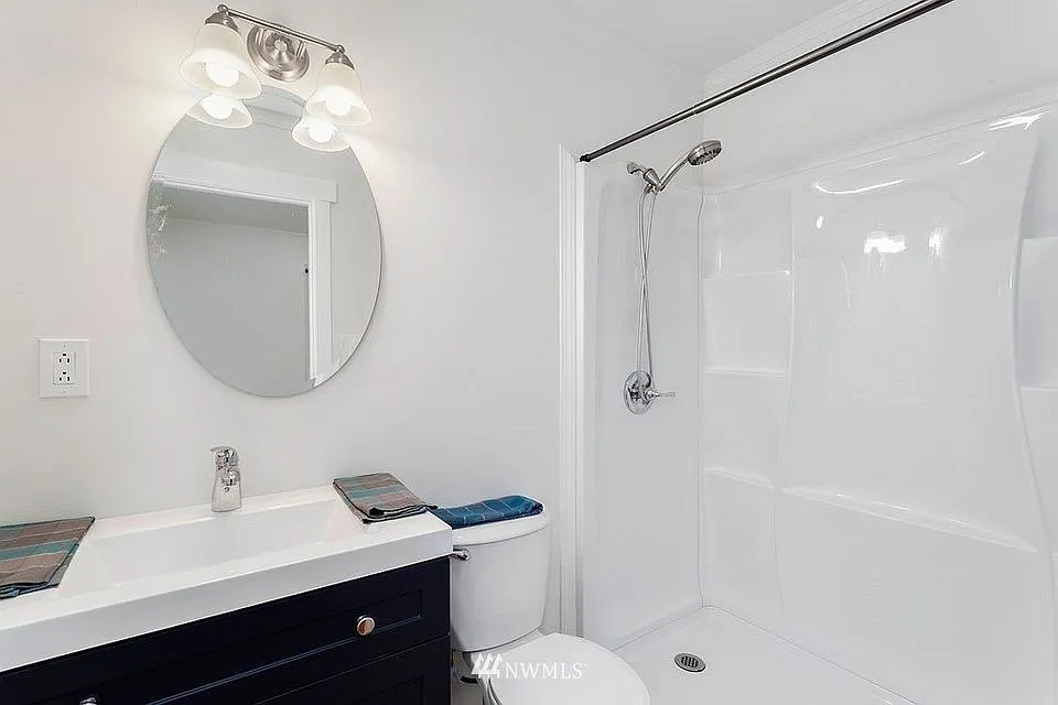 8 bed, 1800 sqft, $800 — Photo 4