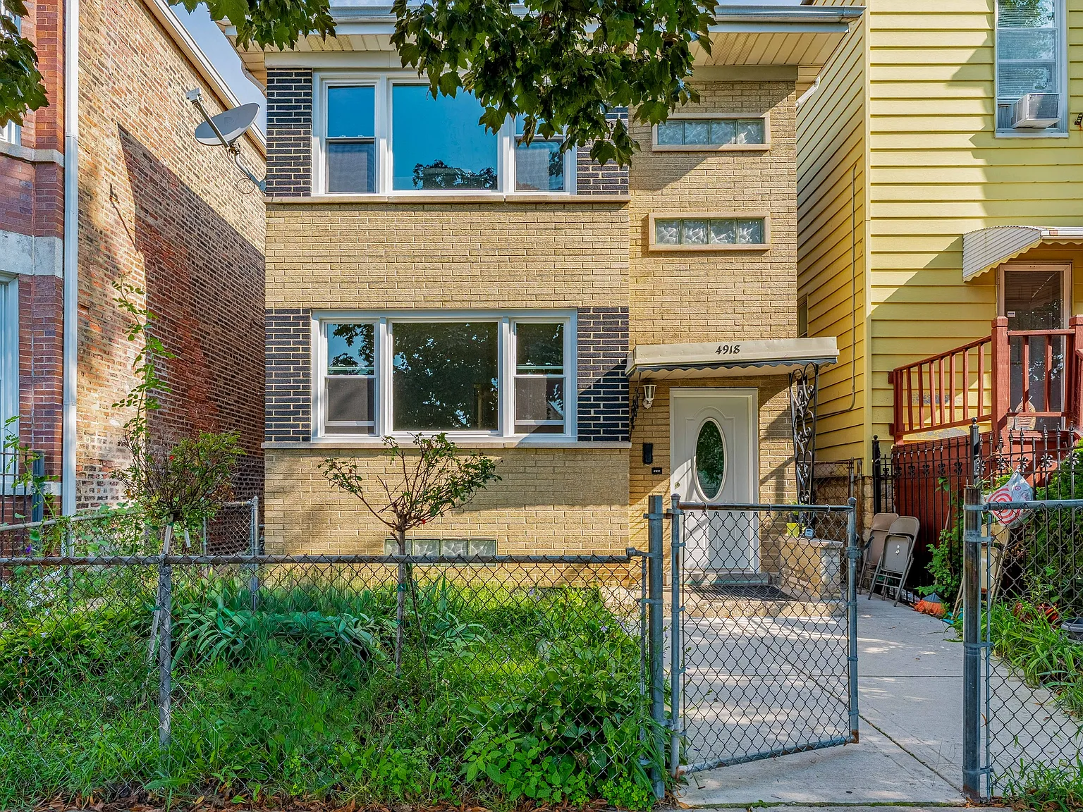 3 bed, 1000 sqft, $2,100 — Photo 1