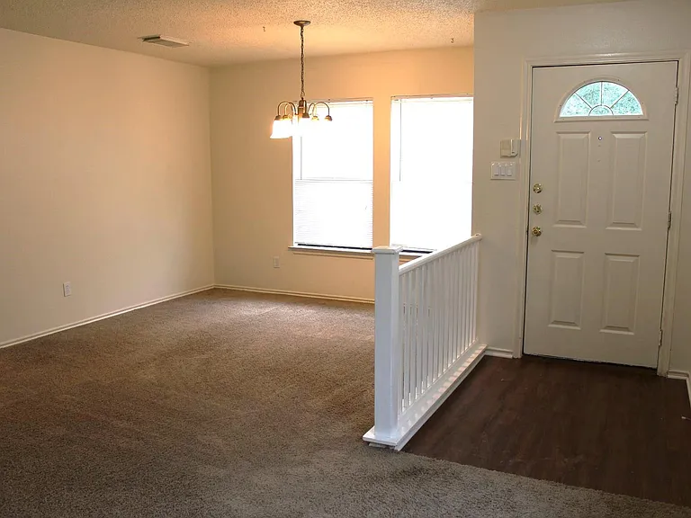 1319 Carmel Oaks — Photo 2