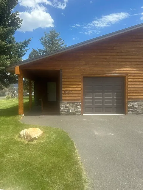 102 S Jefferson St - A — Photo 2