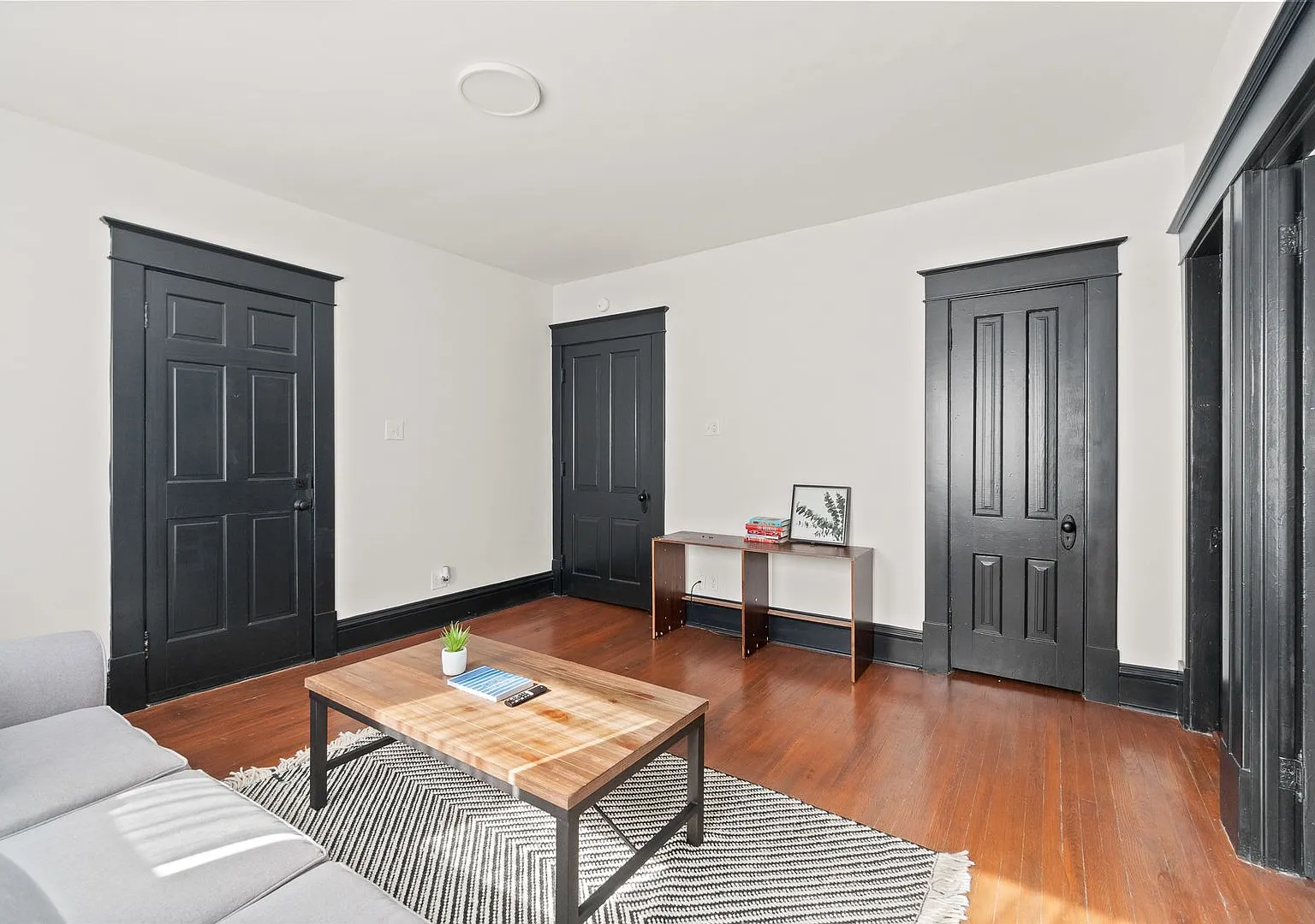 1232 West Washington Boulevard — Photo 3