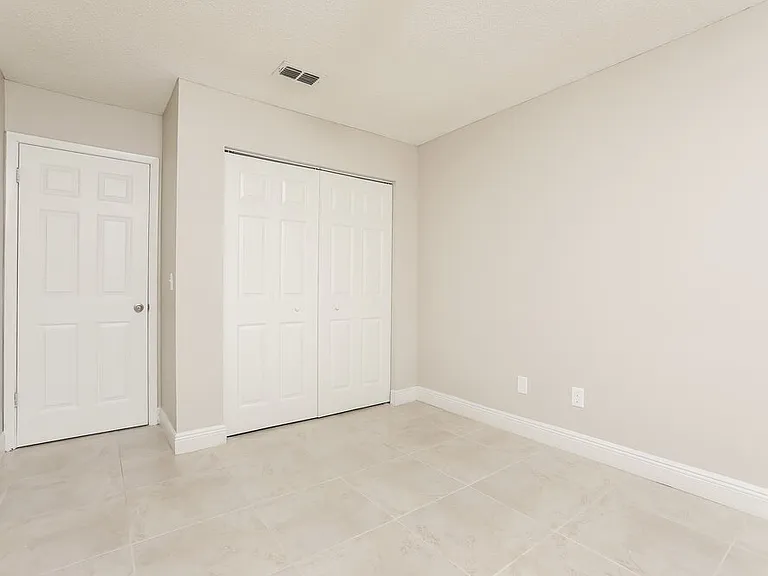 173 Lakeside Cir — Photo 11