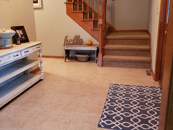 3rd image of 5842 Applewood Dr
