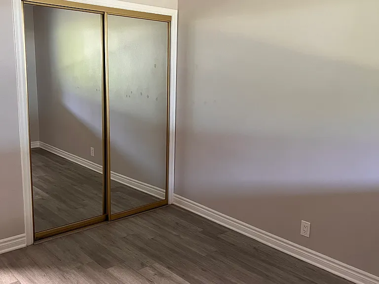 470 N Villa Ct — Photo 9