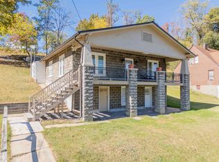 422 S Washington Ave, Pulaski, VA 24301