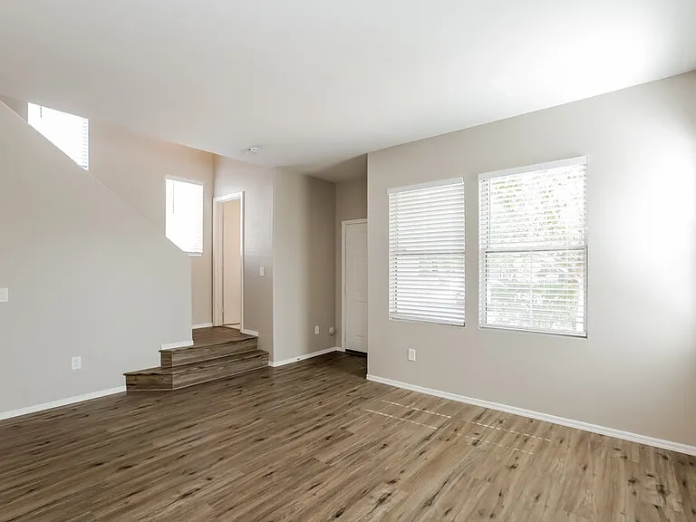 3929 W Irwin Ave — Photo 4