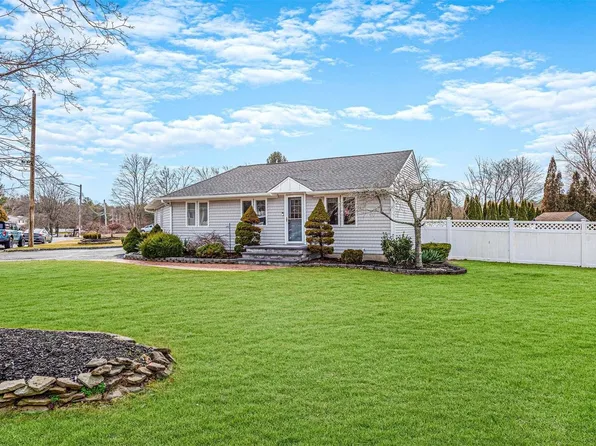 524 8th Street, Bohemia, NY 11716