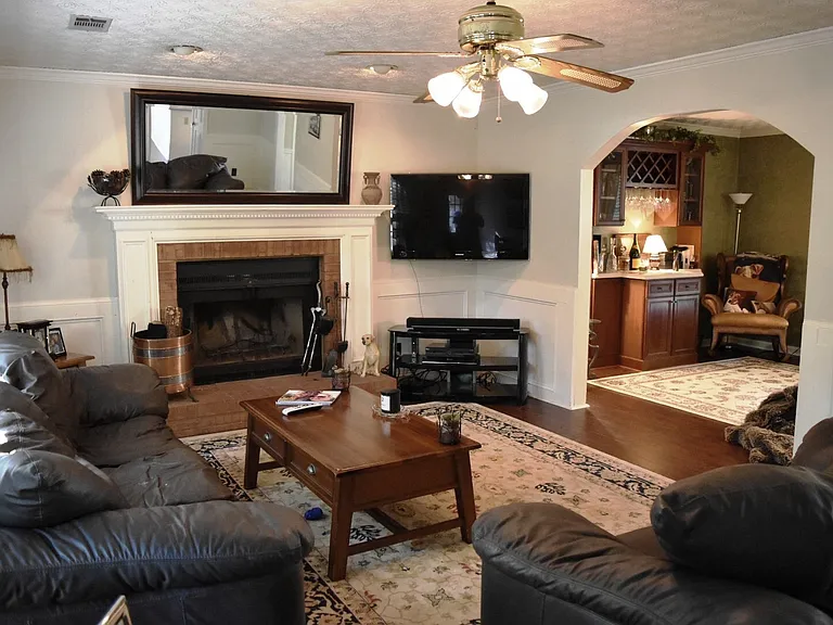 1627 Pine Creek Way — Photo 8