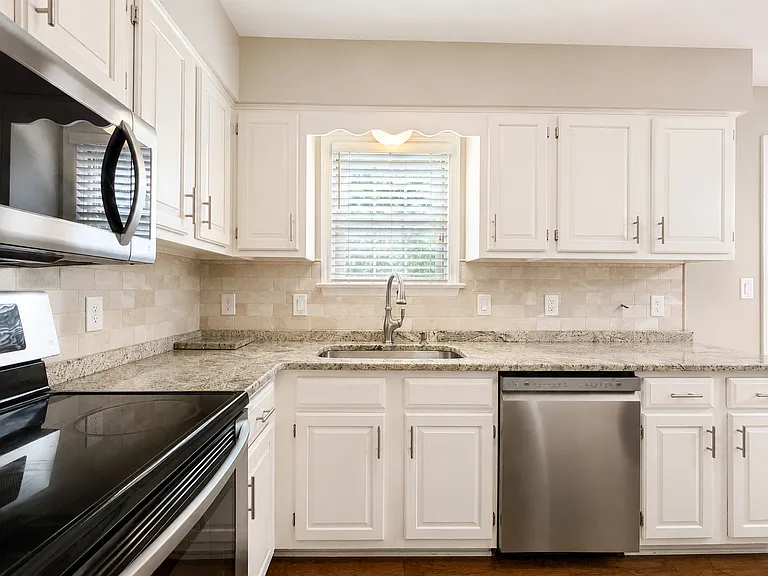151 Cobblestone Ln — Photo 10