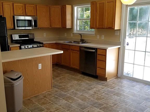4th image of 7104 Pullen Dr
