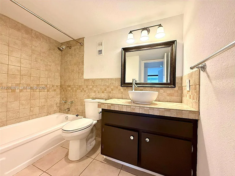 2771 Taft St #411 — Photo 10