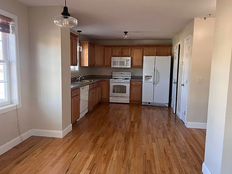 20 Portsmouth Ave #D — Photo 5