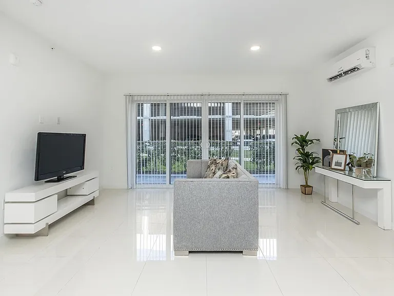 Miami lifestyle at a rate you can afford! — Photo 13