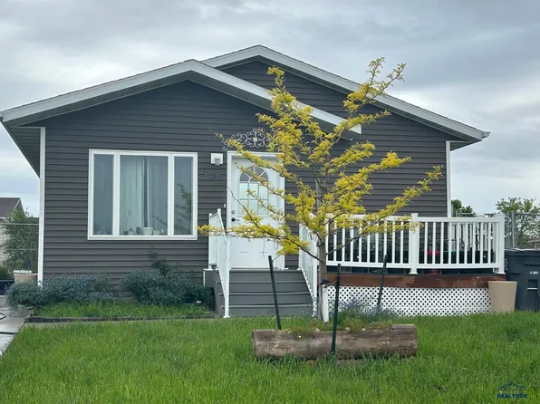 636 Shuttle Ct, Box Elder, SD 57719