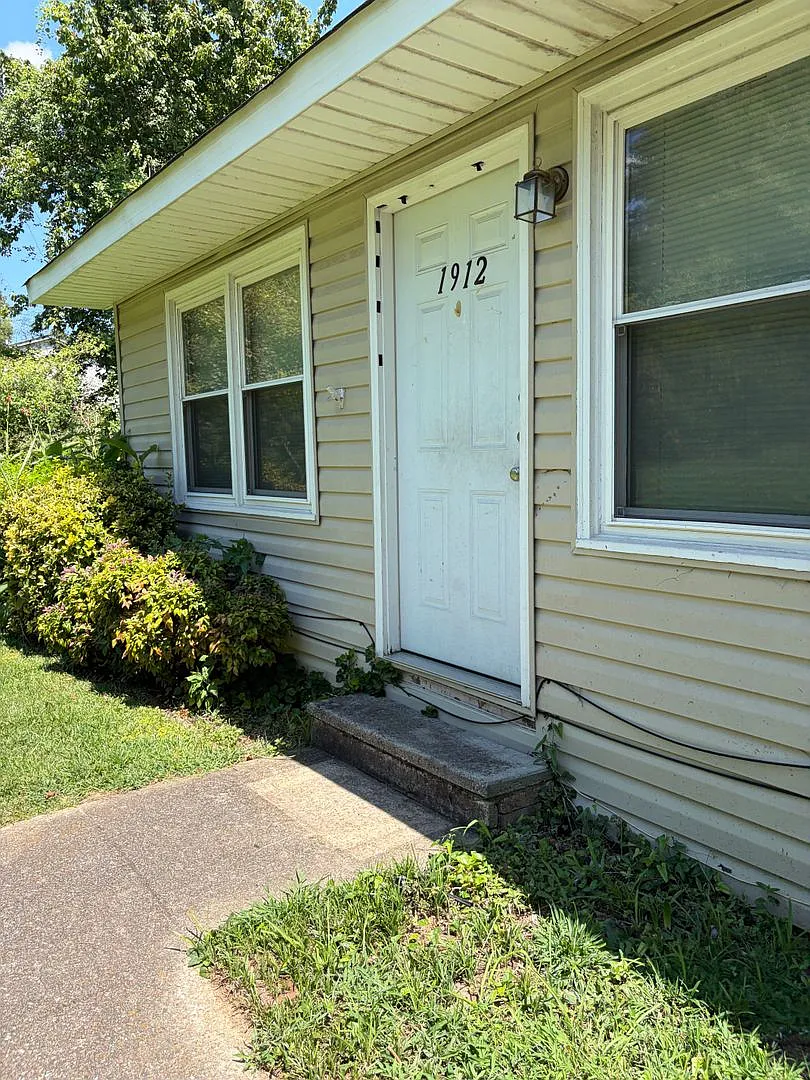 1912 Lyle Dr, Center Point, AL 35235 — Photo 1