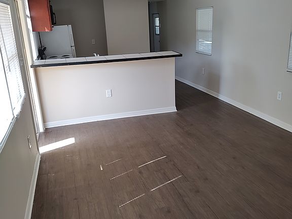 4th image of 119 Hill Cir #119