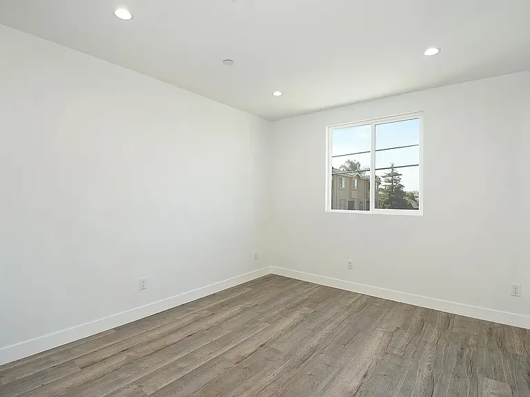 4832 Saturn St — Photo 14