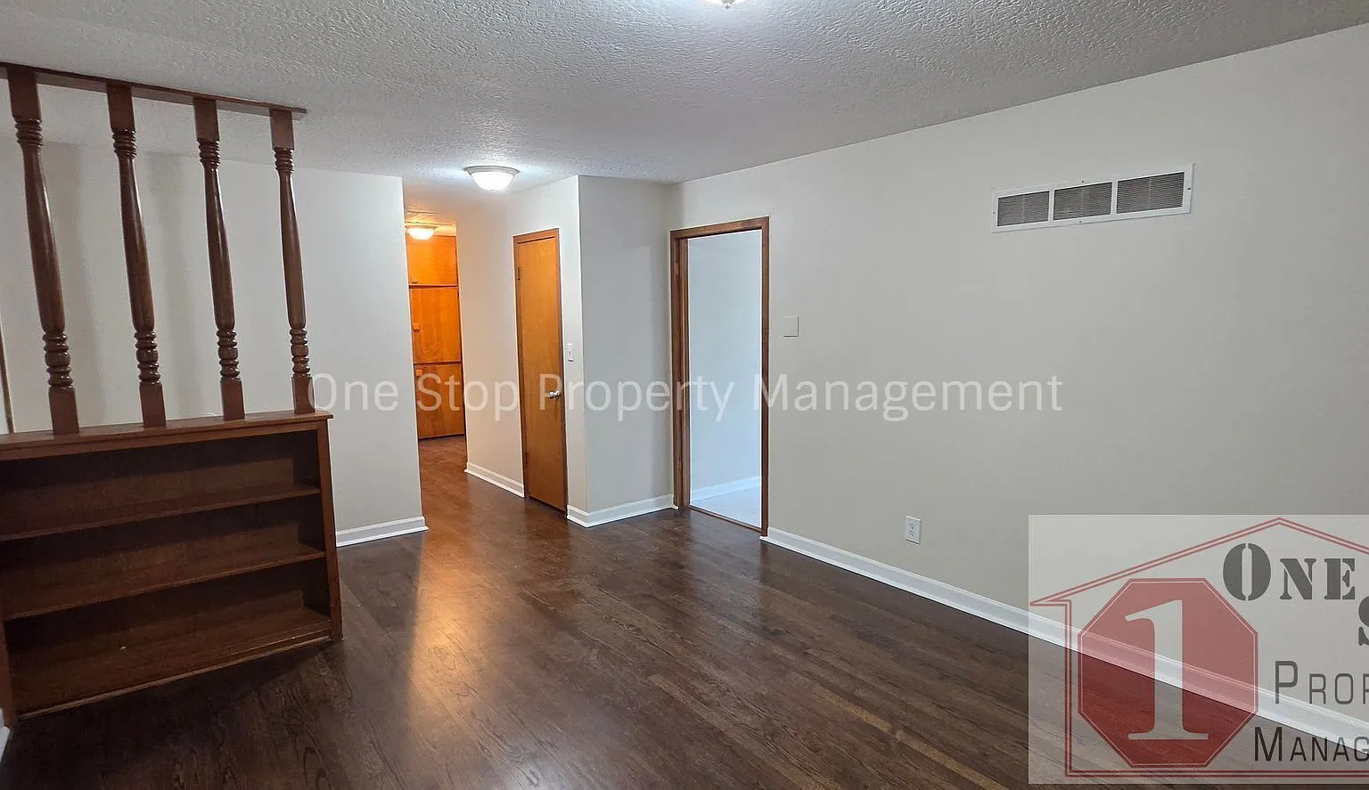 Beautiful 3 Bedroom 2.5 Bathroom in Independence, MO! — Photo 4