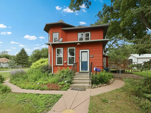 105 8th St, Brookings, SD 57006