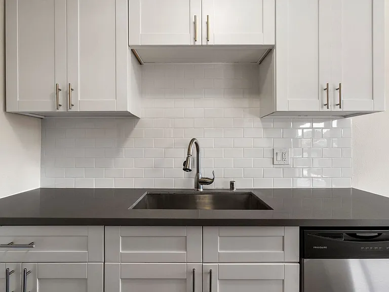 Ave 59 - Highland Park Apartments(Rivendell) — Photo 12