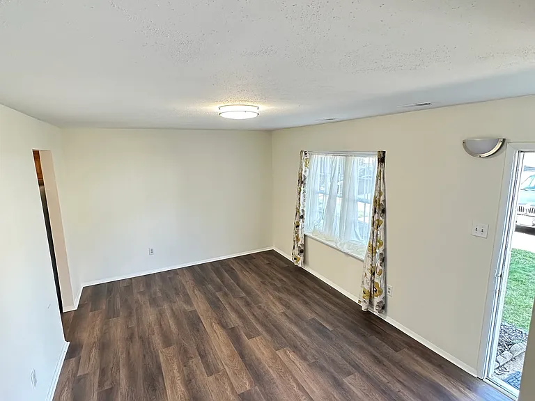 9459 Greenhill Ct — Photo 4