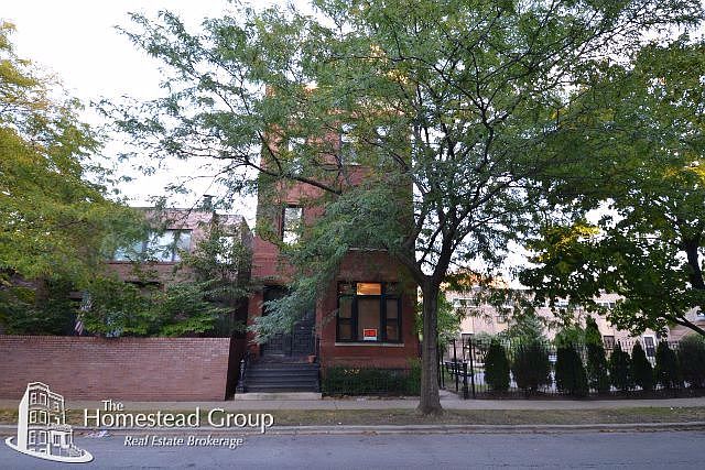 1st image of 1939 N Larrabee St #3TOPFLOOR