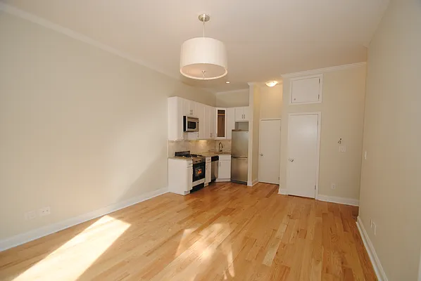 Rented by Buchbinder & Warren | media 12