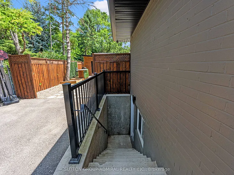 3 Hartland Rd #BASEMENT — Photo 28
