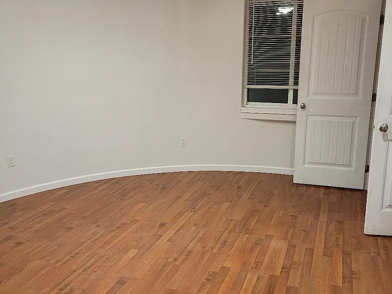 master. Open door is the other his/hers closet. Doorknob a little to right is the master bath (green)