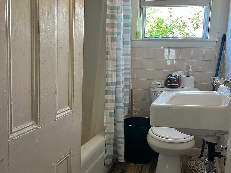 2 Hyacinth St #2 — Photo 10