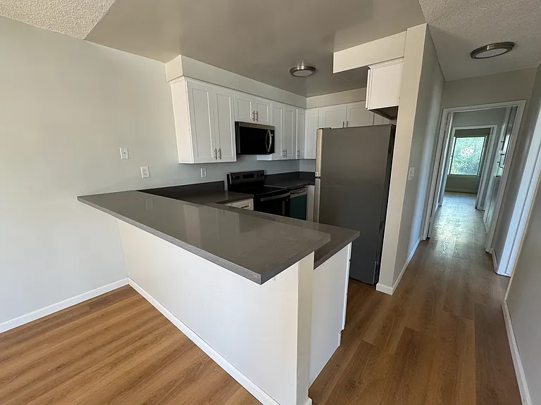 1751 Loma Ave — Photo 3