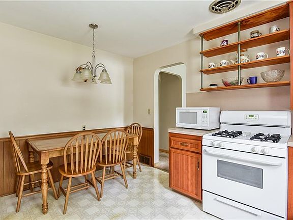4th image of 711 Orlo Ln