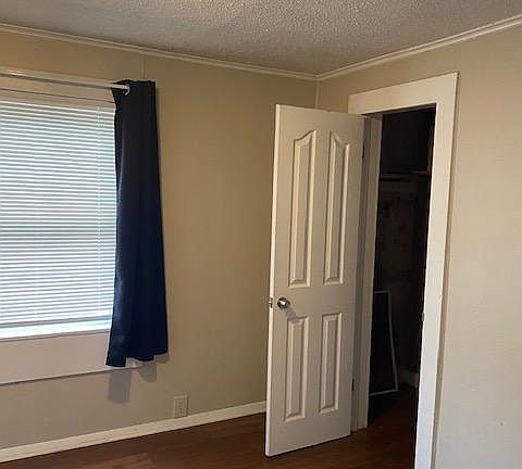 5th image of 1211 W Walnut Ave