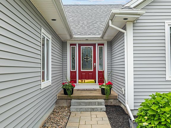 2nd image of 6 Nellie Dr