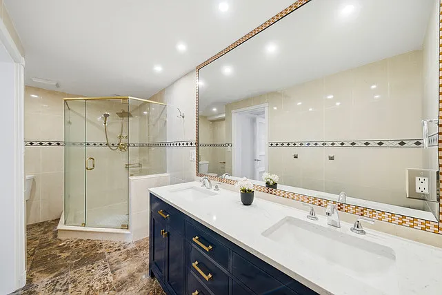 5401 Collins Ave #102 — Photo 11