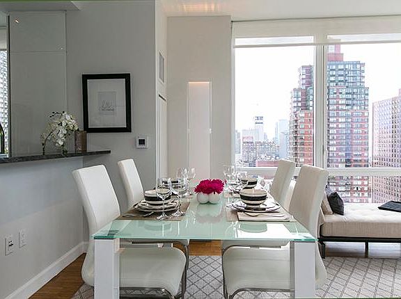 3rd image of 160 W 62nd St APT 5A