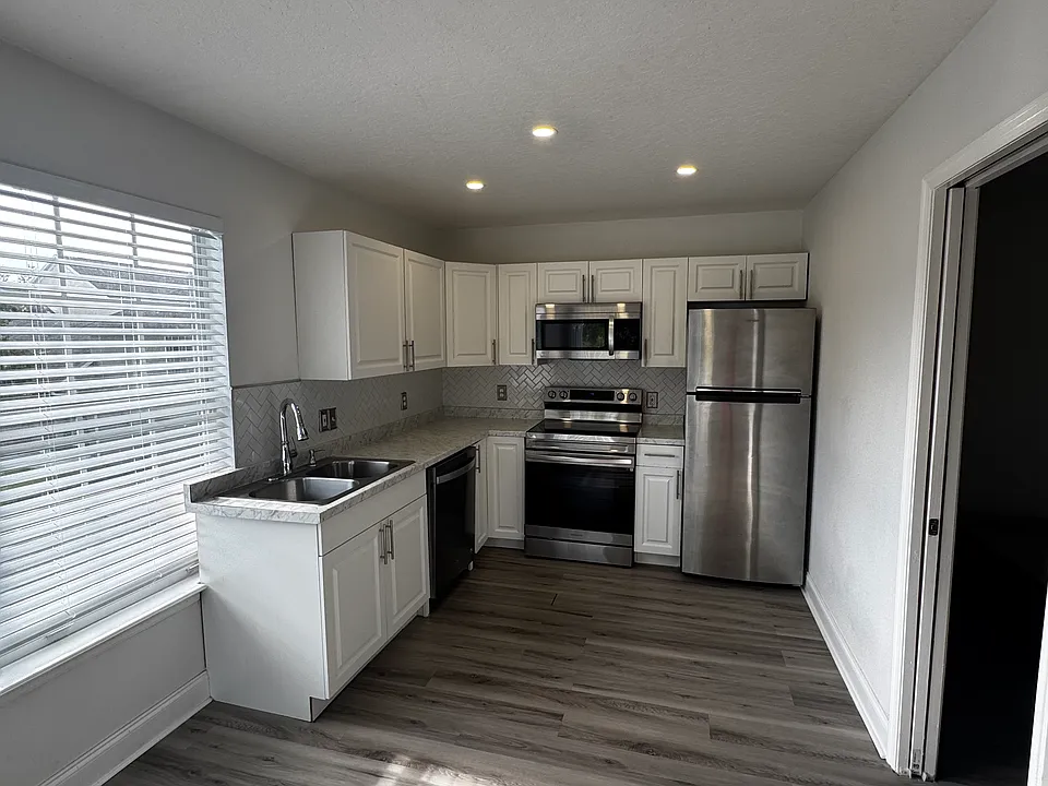 3942 Cassia Dr