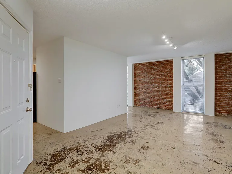 1112 W Lawrence St #9 — Photo 11