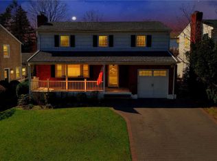 8 Clinch Ave, Garden City, NY 11530