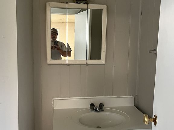 3rd image of 313 W Grand Ave APT 1