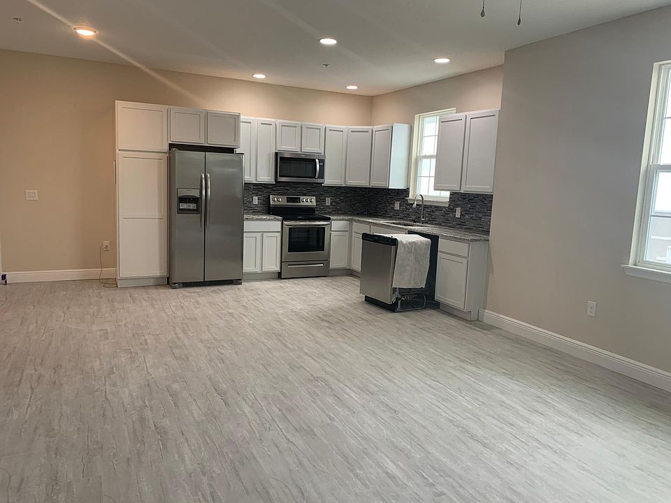 2nd image of 1360 Davenport Blvd #301