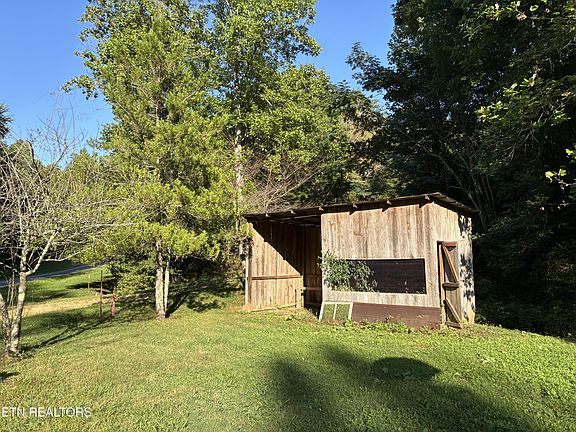 2nd image of 204 Hughes Hollow Rd