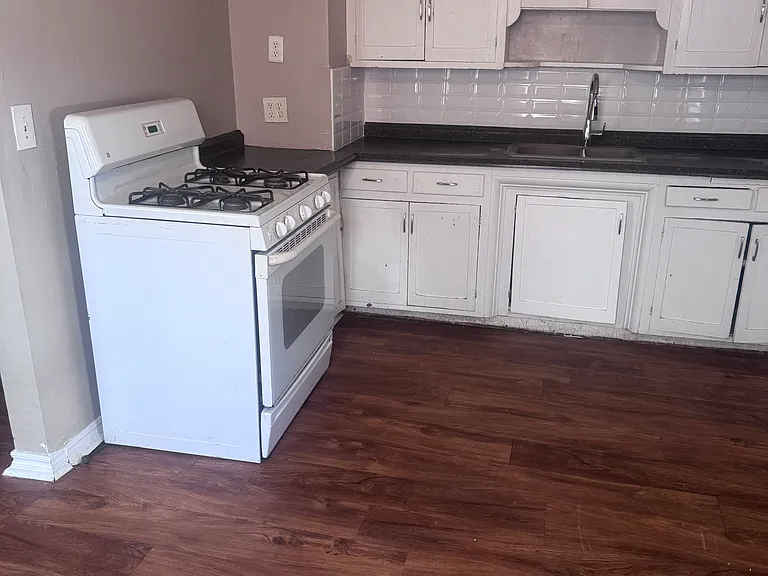 2107 Hardin Dr — Photo 2